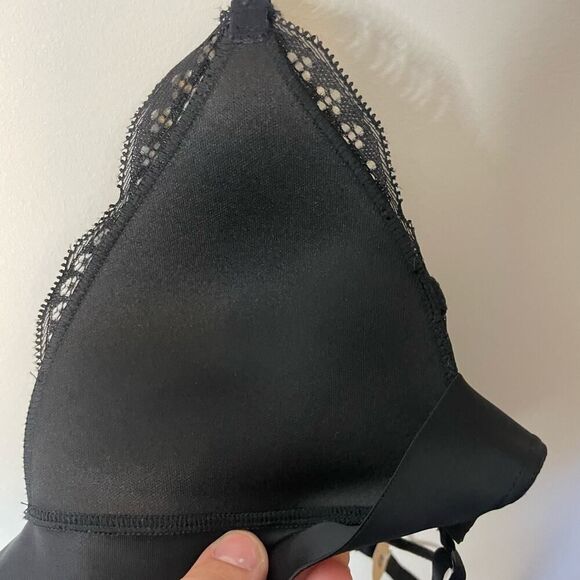 H&M Bra 32B Black Lace Lined Padded Feminine Wireless Feminine Intimates Modern - Picture 4 of 5